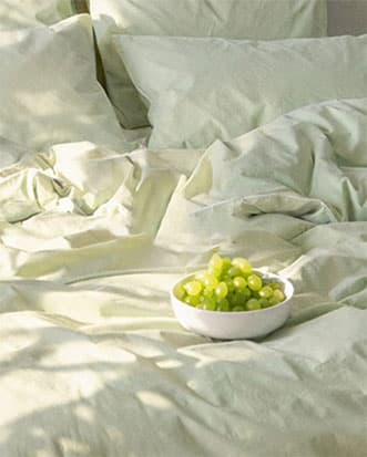 <p><span style="color:#ffffff"><strong>Bed Sheets</strong></span></p>
